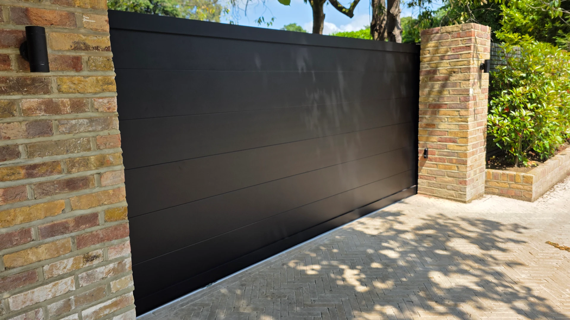 Bespoke Gate Solutions automated aluminium gates